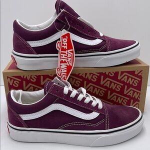 Vans WMNS Old Skool Grape Wine/True White
VN0A5JMI8BS Sneakers